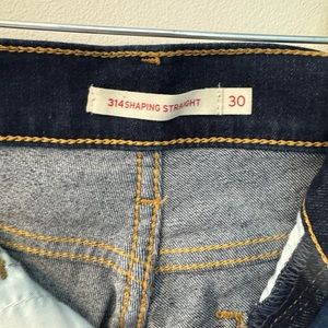 Levi’s Women's 314 Shaping Straight Jeans size 30 Darkest Sky- Dark Indigo